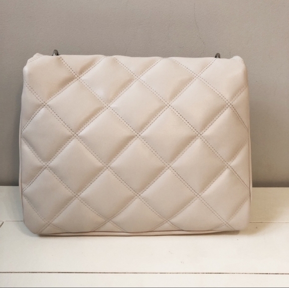 ✨️H&M WHITE QUILTED CROSSBODY FLAP BAG ✨️WHITE WITH SILVER ✨️ LIKE NEW - Picture 7 of 9